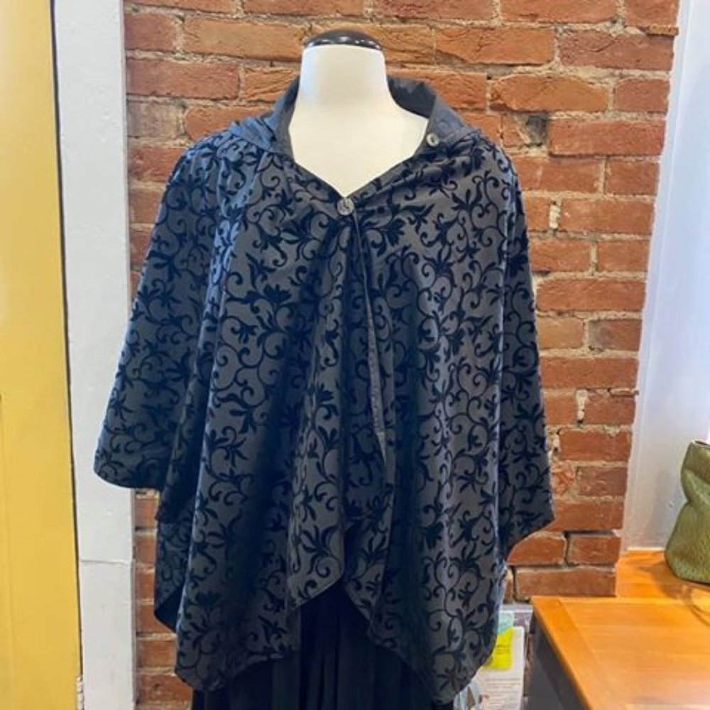 Reversible rainproof RainCaper ponco